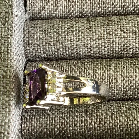 Silver Ring with Purple Gemstone - Picture 3 of 8